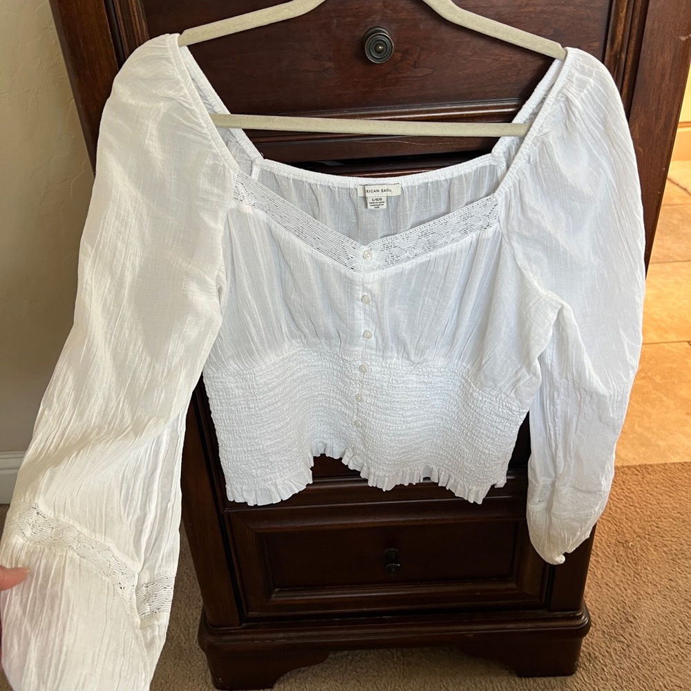 American eagle white crop top puff sleeves
